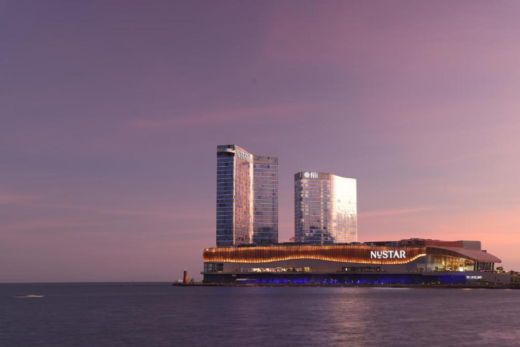 NUSTAR Hotel